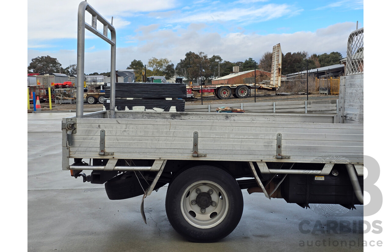 10/2013 Hino 300 Series 616 Series 2 (4x2) Trayback Truck 2d Cab Chassis White Turbo Diesel 4.0L