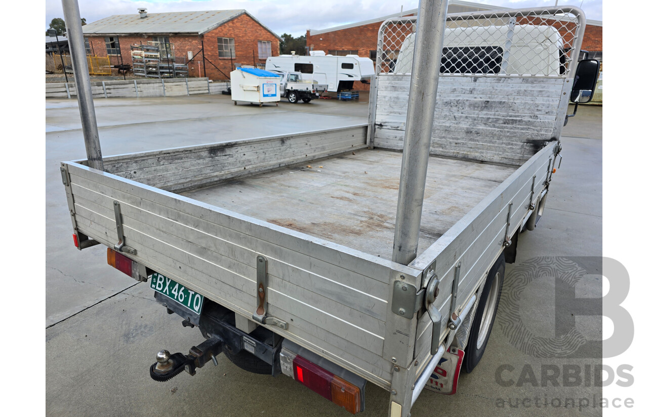 10/2013 Hino 300 Series 616 Series 2 (4x2) Trayback Truck 2d Cab Chassis White Turbo Diesel 4.0L