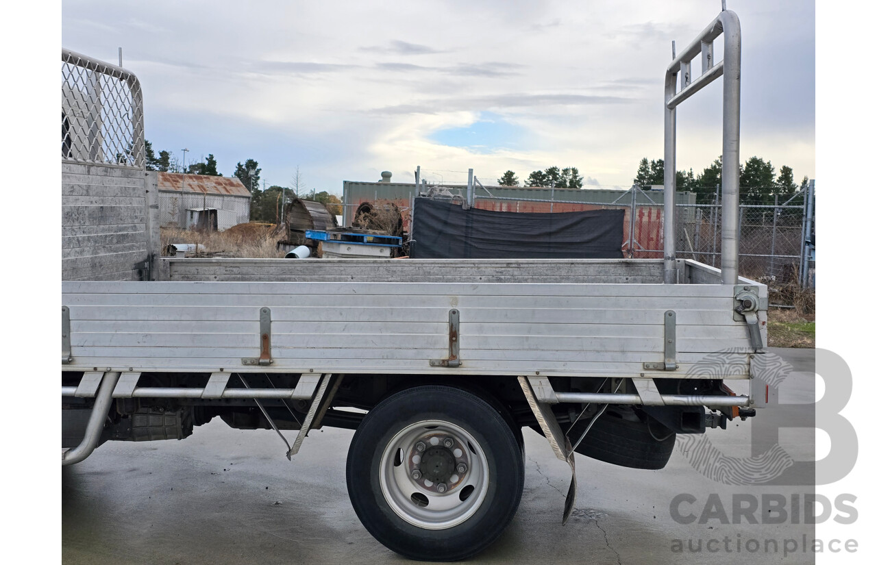 10/2013 Hino 300 Series 616 Series 2 (4x2) Trayback Truck 2d Cab Chassis White Turbo Diesel 4.0L