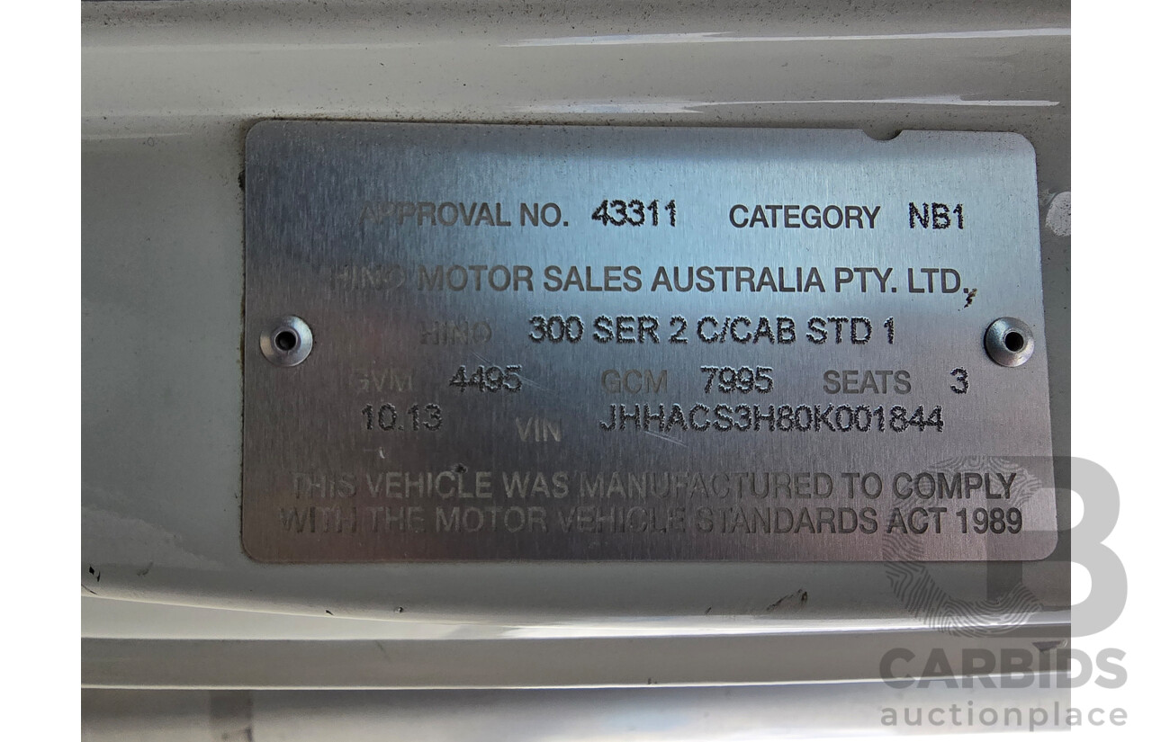 10/2013 Hino 300 Series 616 Series 2 (4x2) Trayback Truck 2d Cab Chassis White Turbo Diesel 4.0L