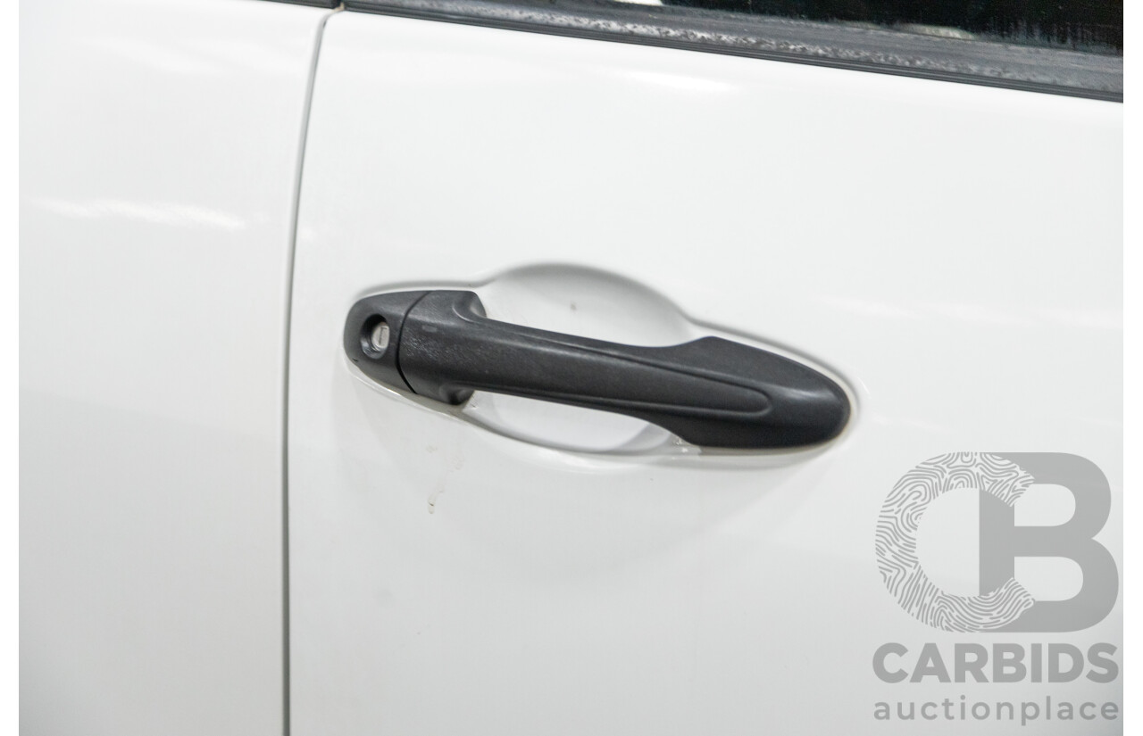 11/2018 Toyota Hilux Workmate TGN121R 4d Dual Cab Utility White 2.7L