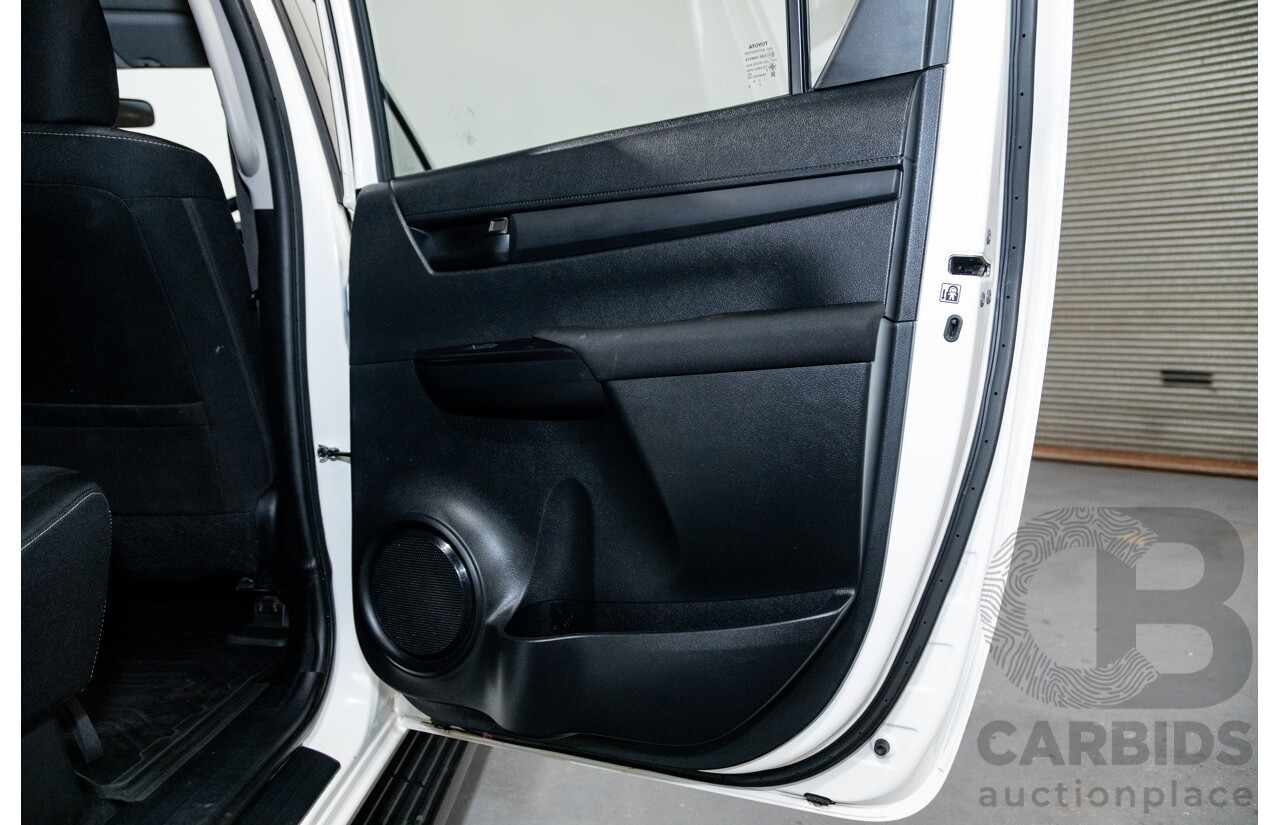 11/2018 Toyota Hilux Workmate TGN121R 4d Dual Cab Utility White 2.7L