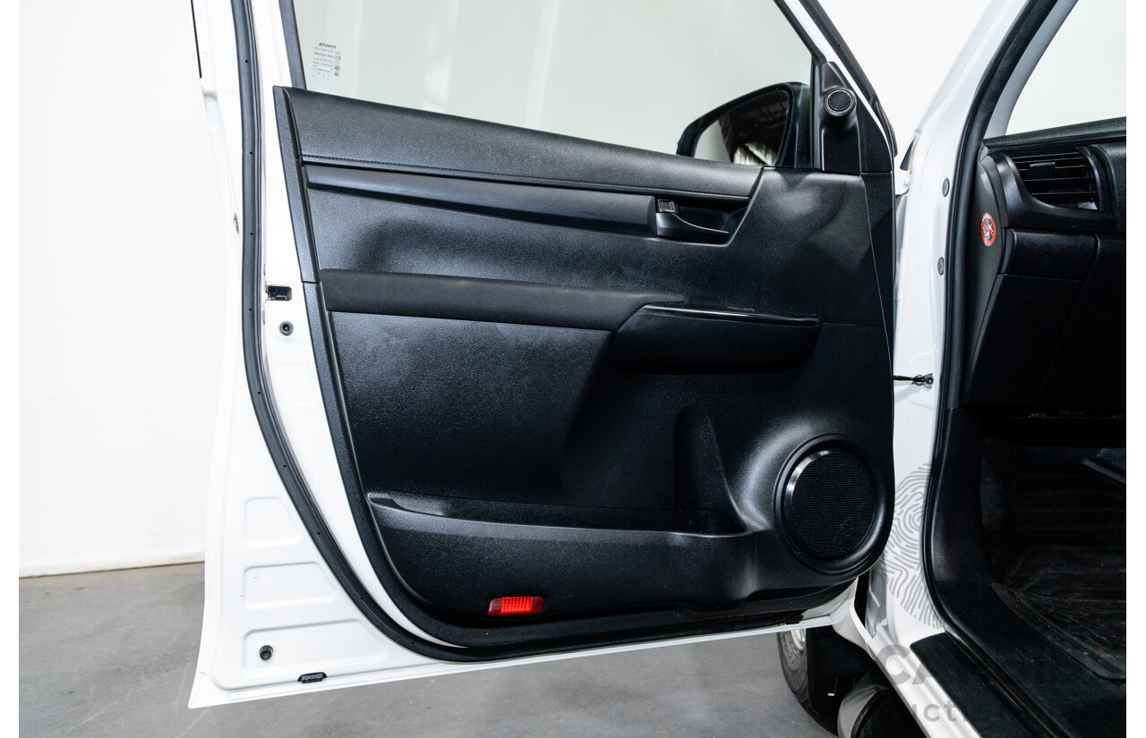 11/2018 Toyota Hilux Workmate TGN121R 4d Dual Cab Utility White 2.7L