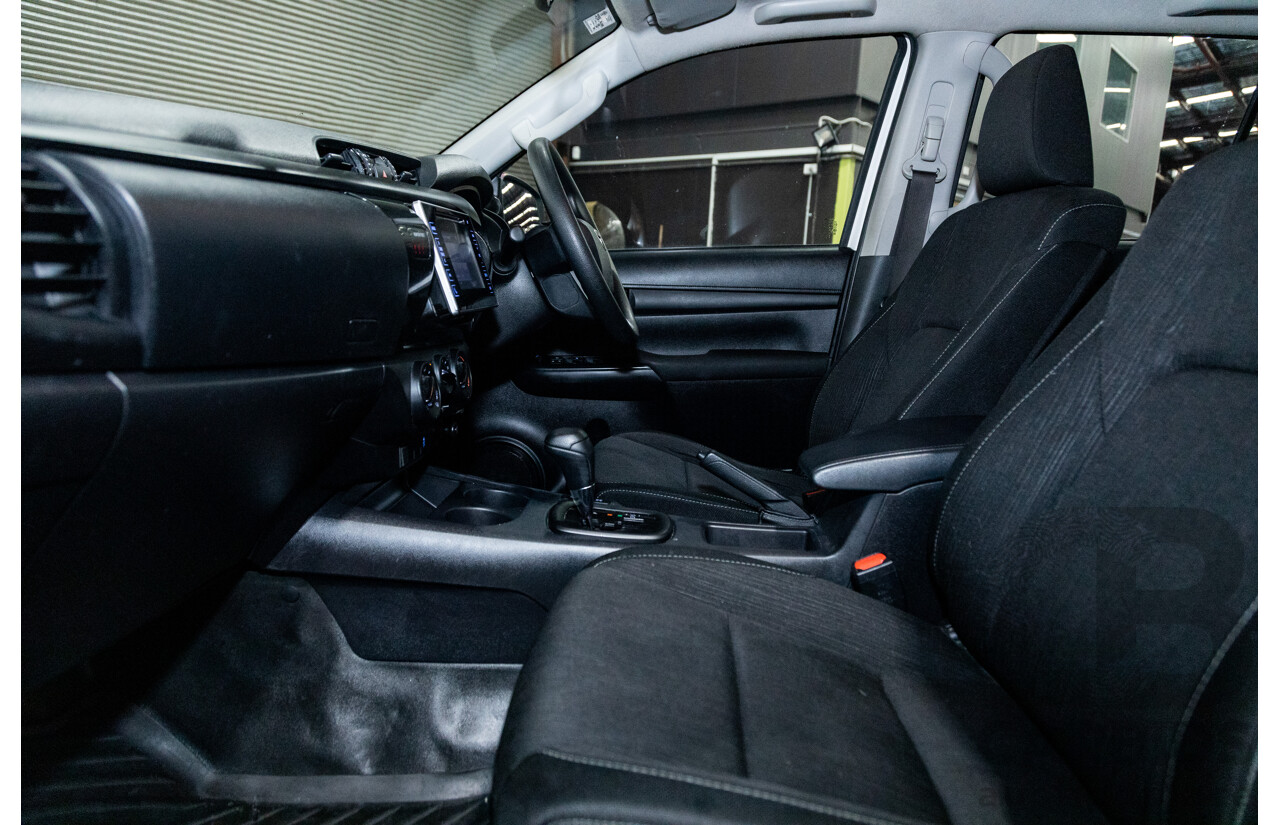 11/2018 Toyota Hilux Workmate TGN121R 4d Dual Cab Utility White 2.7L