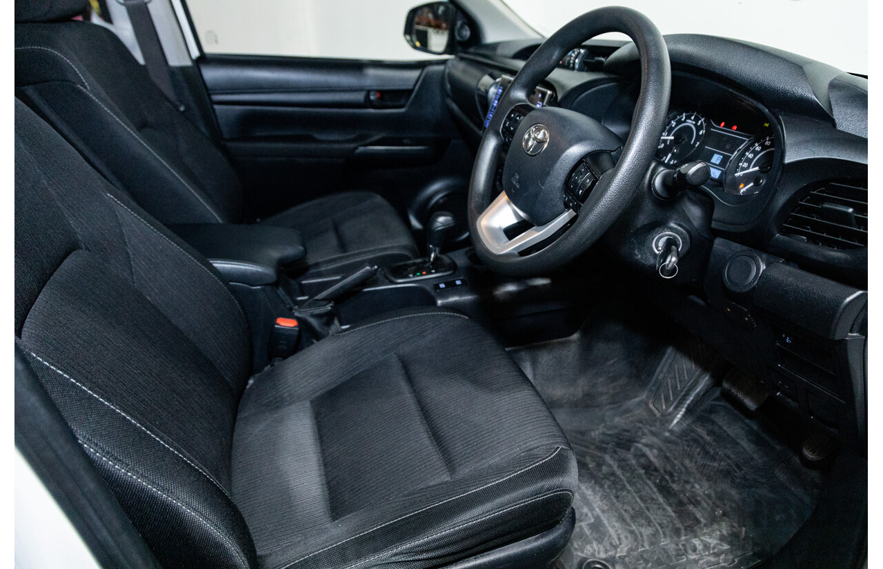 11/2018 Toyota Hilux Workmate TGN121R 4d Dual Cab Utility White 2.7L