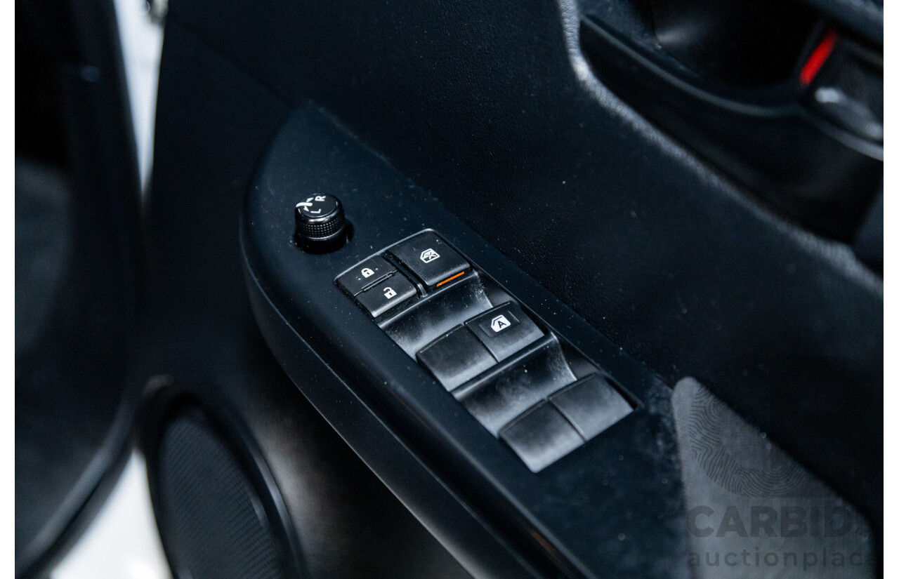 11/2018 Toyota Hilux Workmate TGN121R 4d Dual Cab Utility White 2.7L