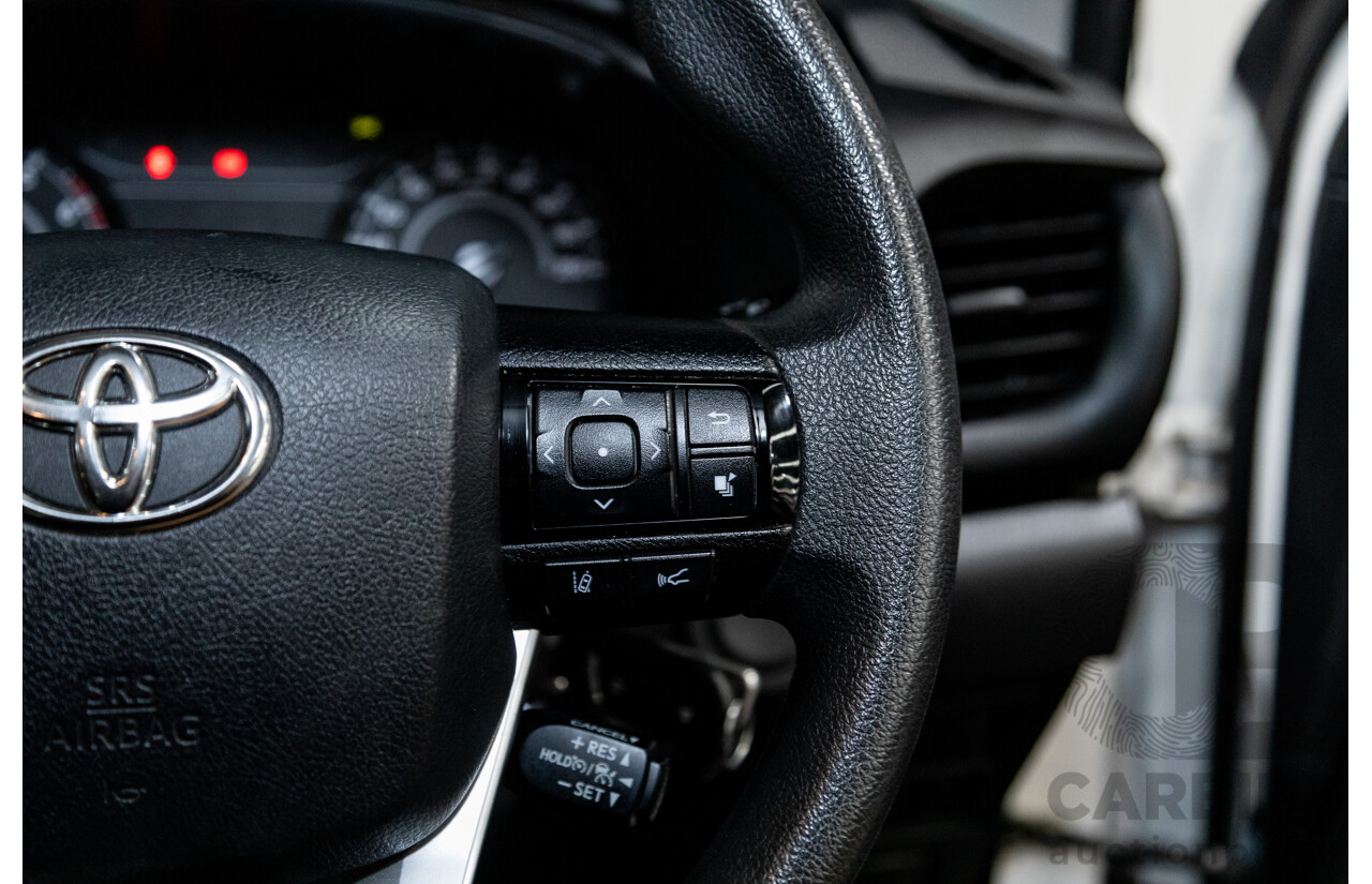 11/2018 Toyota Hilux Workmate TGN121R 4d Dual Cab Utility White 2.7L