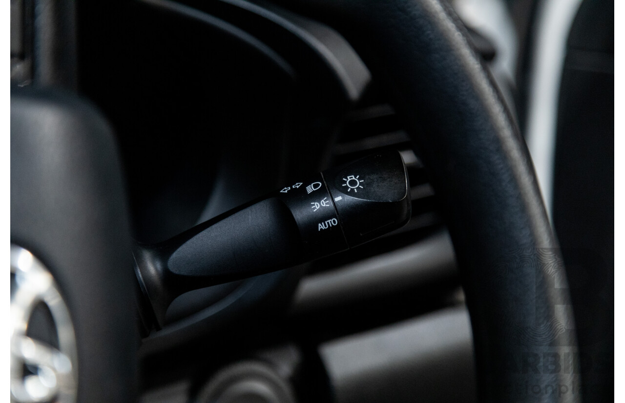 11/2018 Toyota Hilux Workmate TGN121R 4d Dual Cab Utility White 2.7L