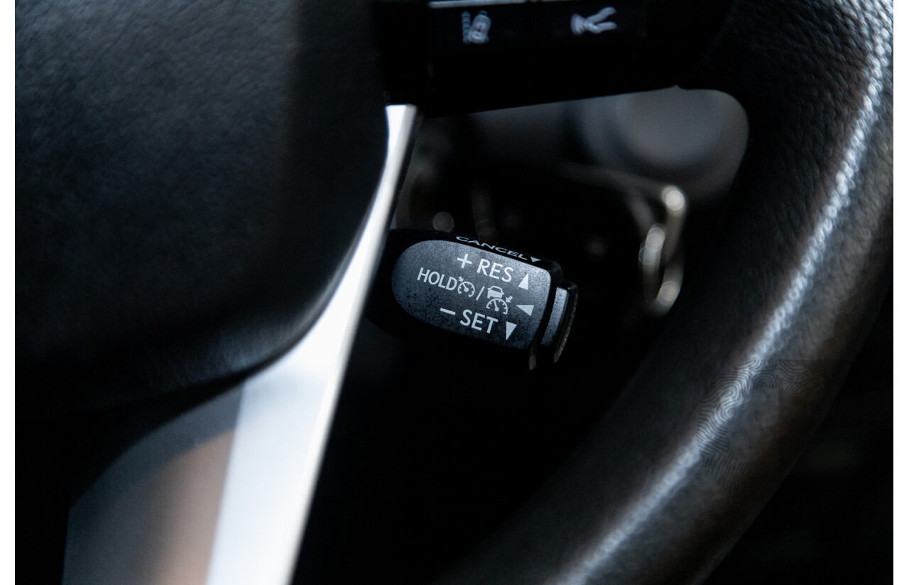 11/2018 Toyota Hilux Workmate TGN121R 4d Dual Cab Utility White 2.7L