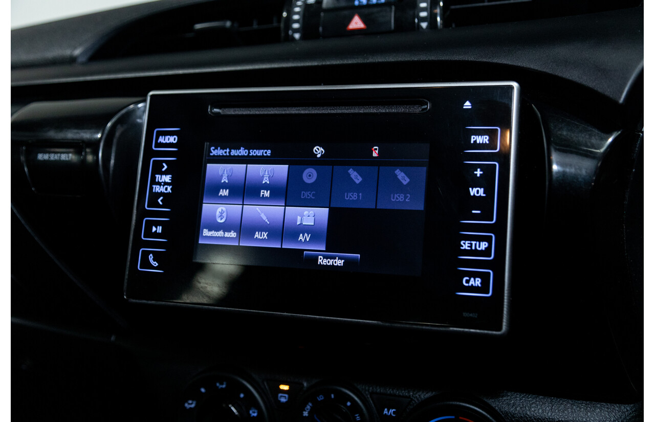 11/2018 Toyota Hilux Workmate TGN121R 4d Dual Cab Utility White 2.7L