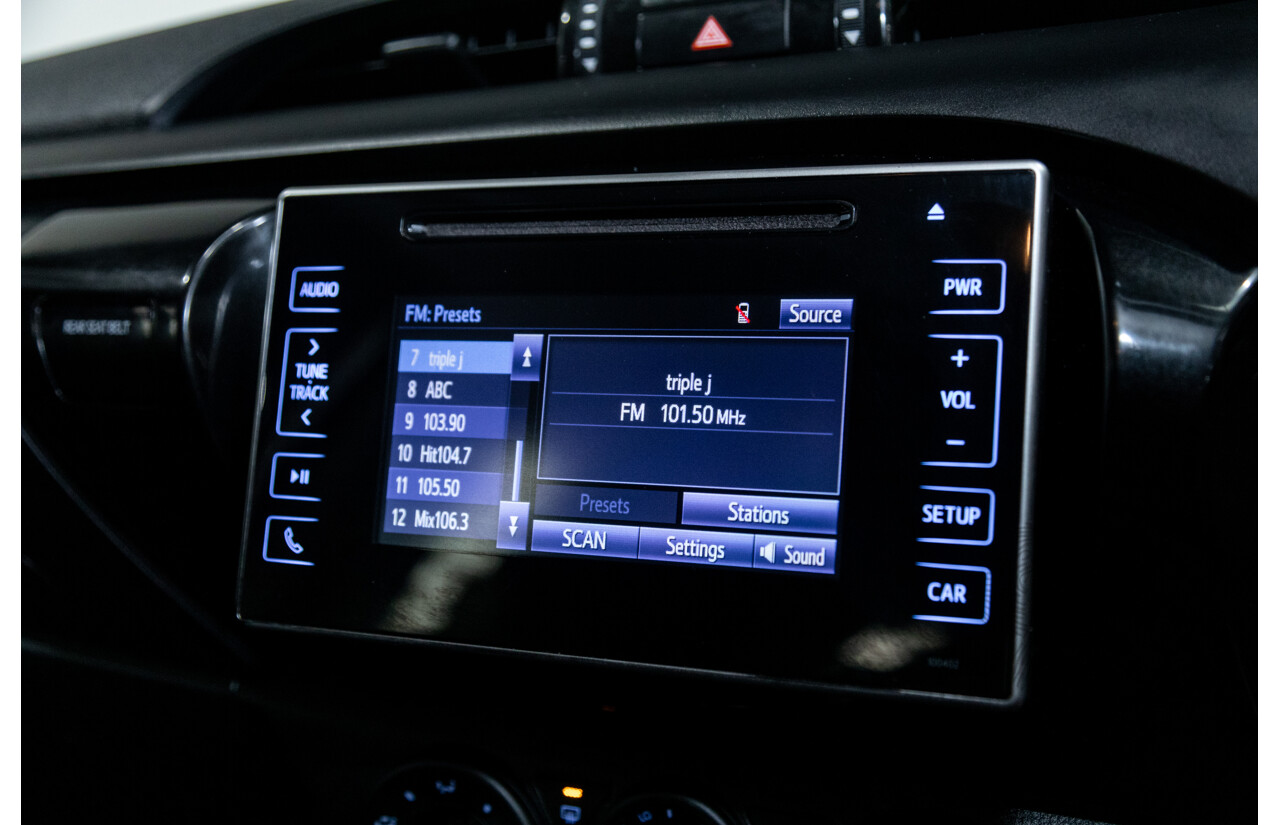 11/2018 Toyota Hilux Workmate TGN121R 4d Dual Cab Utility White 2.7L