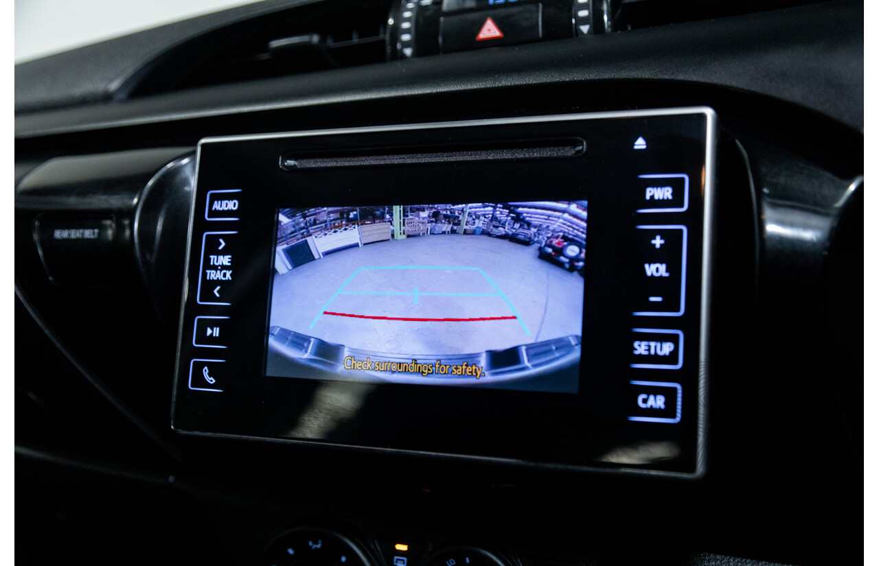 11/2018 Toyota Hilux Workmate TGN121R 4d Dual Cab Utility White 2.7L