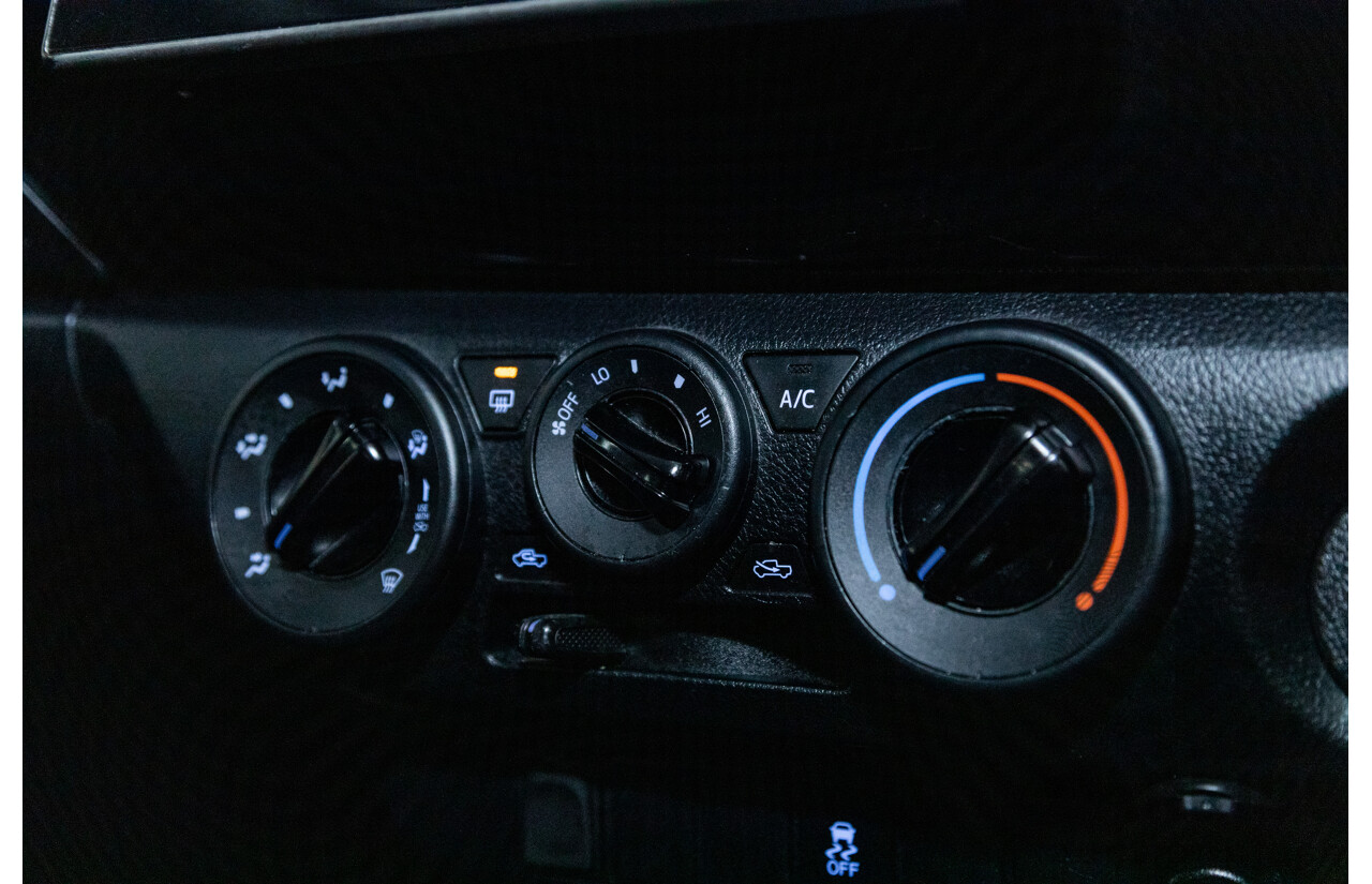 11/2018 Toyota Hilux Workmate TGN121R 4d Dual Cab Utility White 2.7L