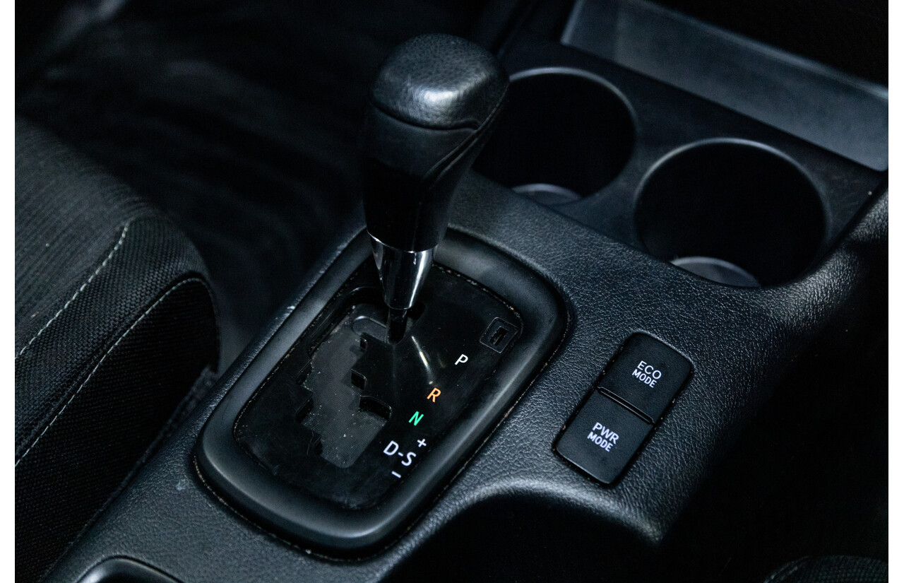 11/2018 Toyota Hilux Workmate TGN121R 4d Dual Cab Utility White 2.7L