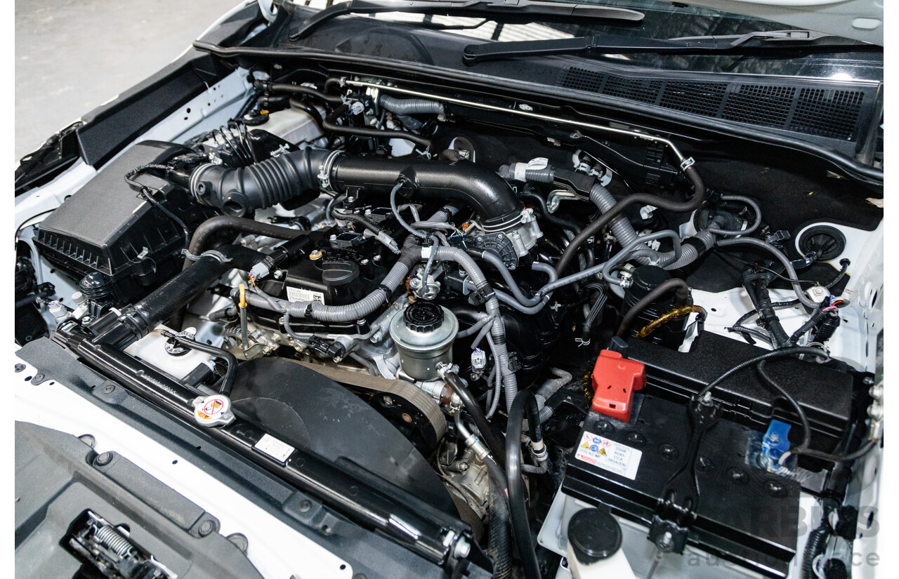 11/2018 Toyota Hilux Workmate TGN121R 4d Dual Cab Utility White 2.7L