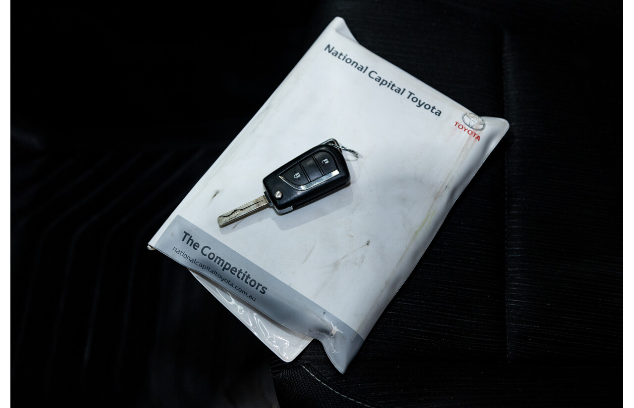 11/2018 Toyota Hilux Workmate TGN121R 4d Dual Cab Utility White 2.7L