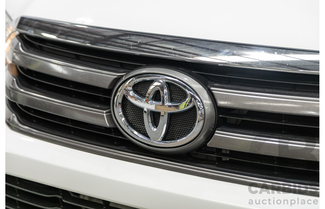 11/2018 Toyota Hilux Workmate TGN121R 4d Dual Cab Utility White 2.7L