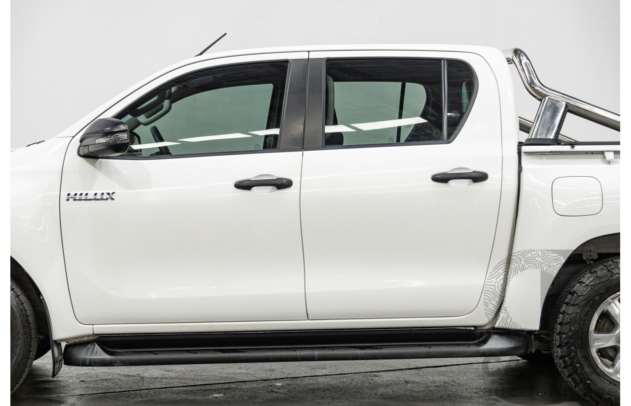 11/2018 Toyota Hilux Workmate TGN121R 4d Dual Cab Utility White 2.7L