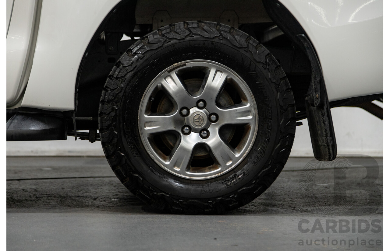 11/2018 Toyota Hilux Workmate TGN121R 4d Dual Cab Utility White 2.7L