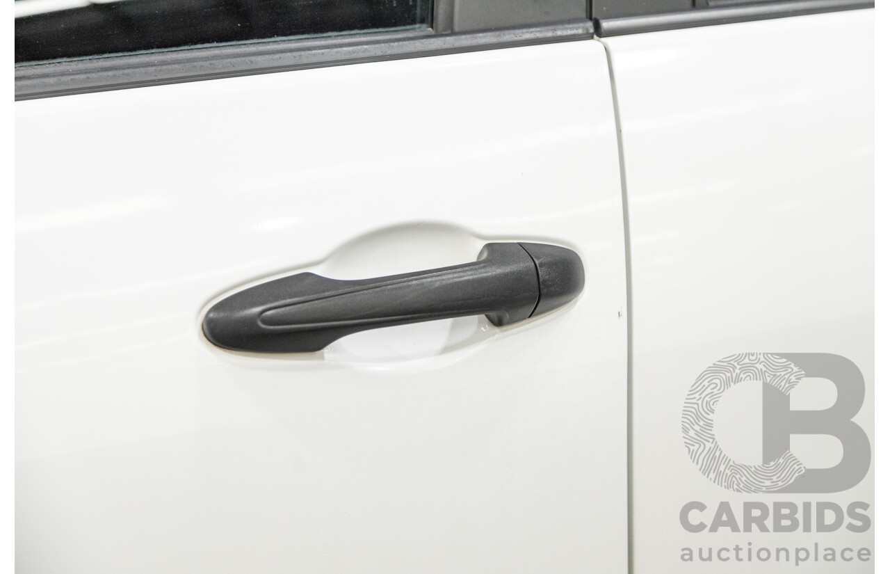 11/2018 Toyota Hilux Workmate TGN121R 4d Dual Cab Utility White 2.7L