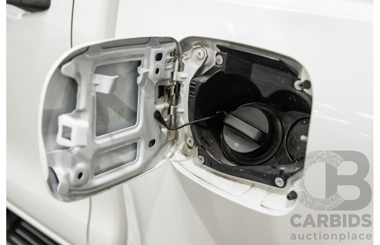 11/2018 Toyota Hilux Workmate TGN121R 4d Dual Cab Utility White 2.7L