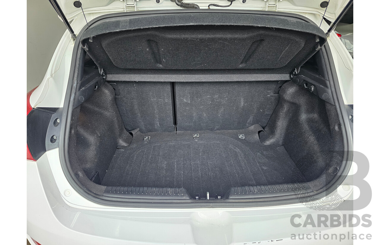 02/2016 Hyundai I30 ACTIVE 1.6 CRDi FWD GD4 SERIES 2 UPDATE 5D Hatchback White 1.6L