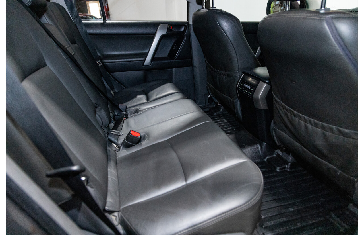 8/2013 Toyota Landcruiser Prado GXL (4x4) KDJ150R 4d Wagon Graphite Metallic Grey Turbo Diesel 3.0L - 7 Seater