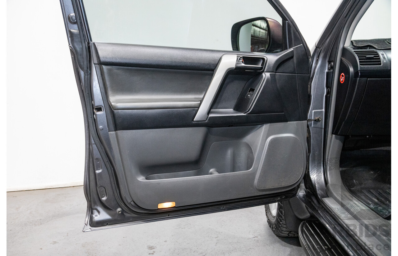 8/2013 Toyota Landcruiser Prado GXL (4x4) KDJ150R 4d Wagon Graphite Metallic Grey Turbo Diesel 3.0L - 7 Seater