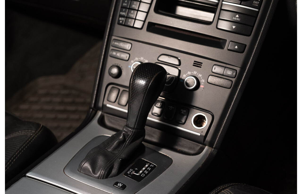 1/2014 Volvo XC90 3.2 R-Design (AWD) MY14 4d Wagon White 3.2L - 7 Seater