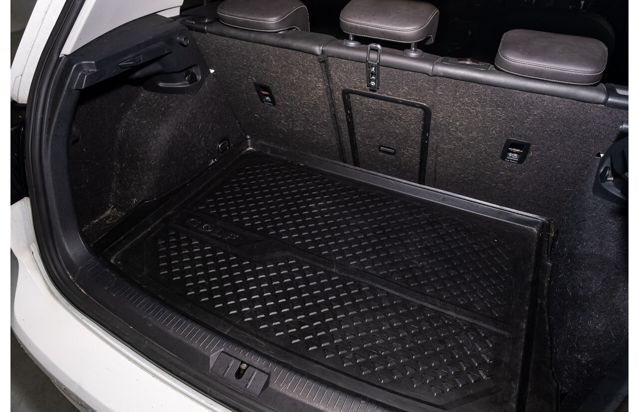 2/2017 Volkswagen Golf 110 TDI Highline MK7 AU 5d Hatchback White Turbo Diesel 2.0L