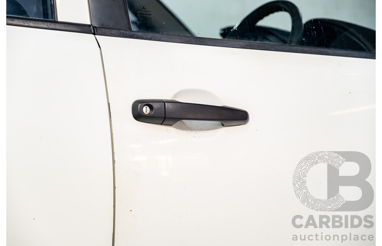 10/2014 Mitsubishi Triton Glx-R (4x4) MN MY14 Update 4d Double Cab Utility White Turbo Diesel 2.5L