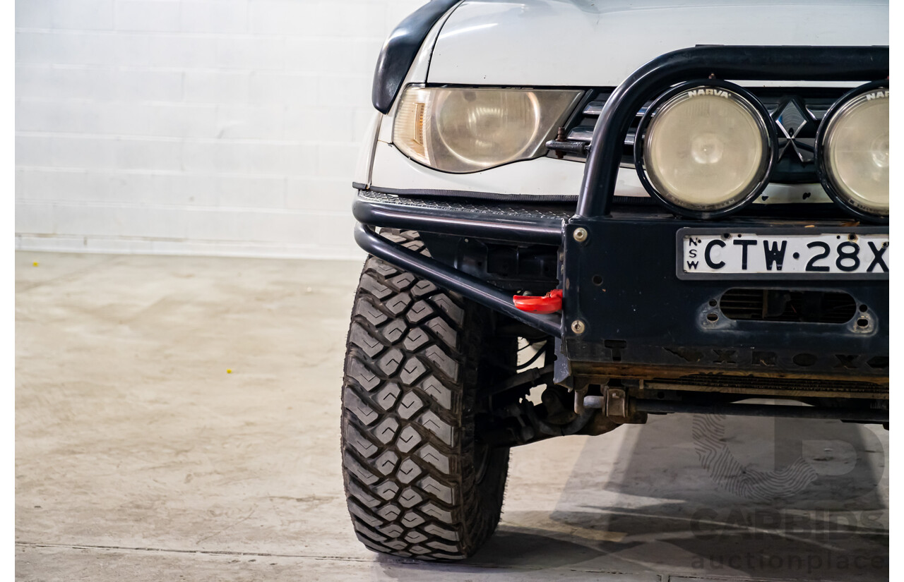 10/2014 Mitsubishi Triton Glx-R (4x4) MN MY14 Update 4d Double Cab Utility White Turbo Diesel 2.5L