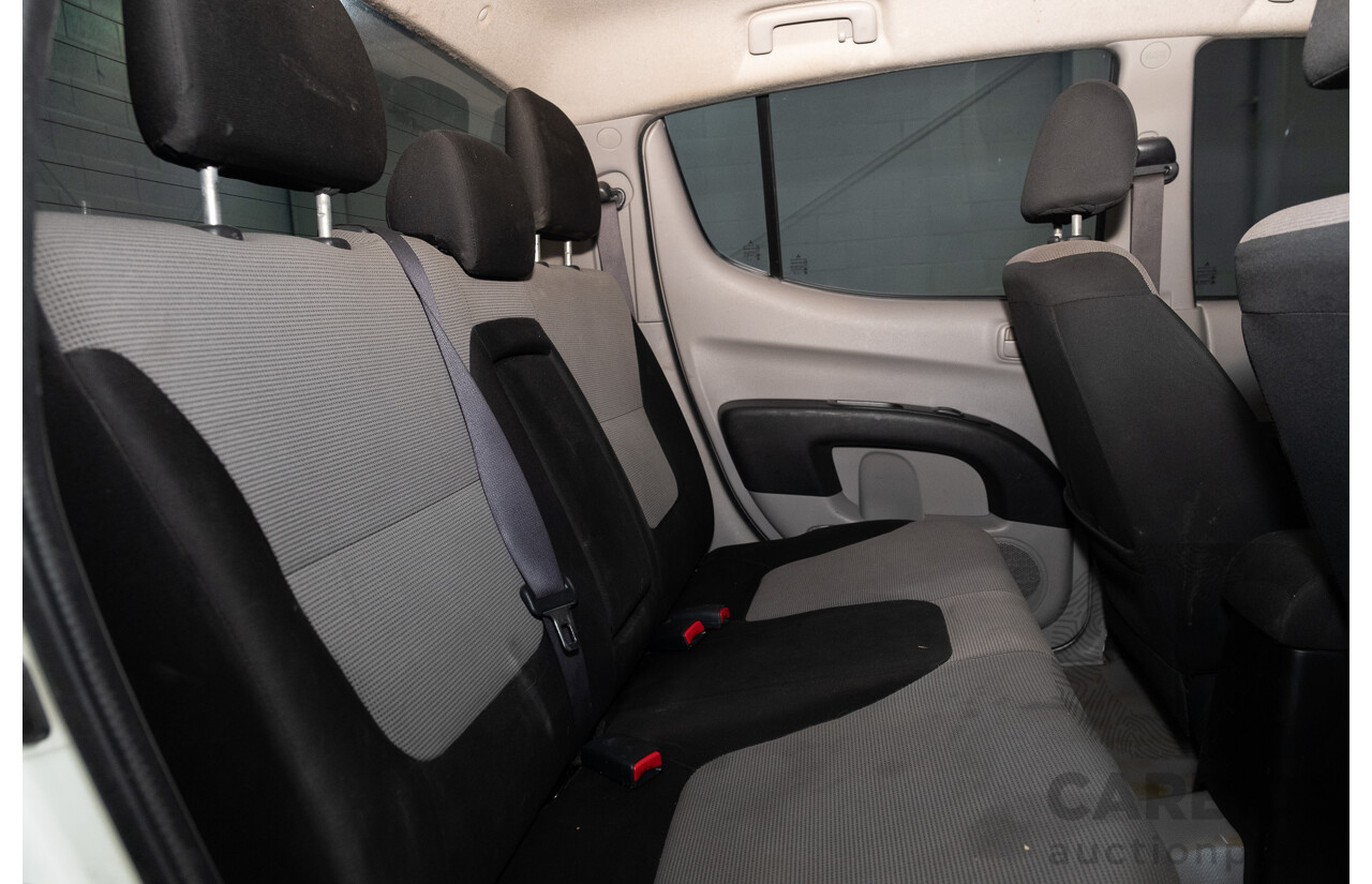 10/2014 Mitsubishi Triton Glx-R (4x4) MN MY14 Update 4d Double Cab Utility White Turbo Diesel 2.5L