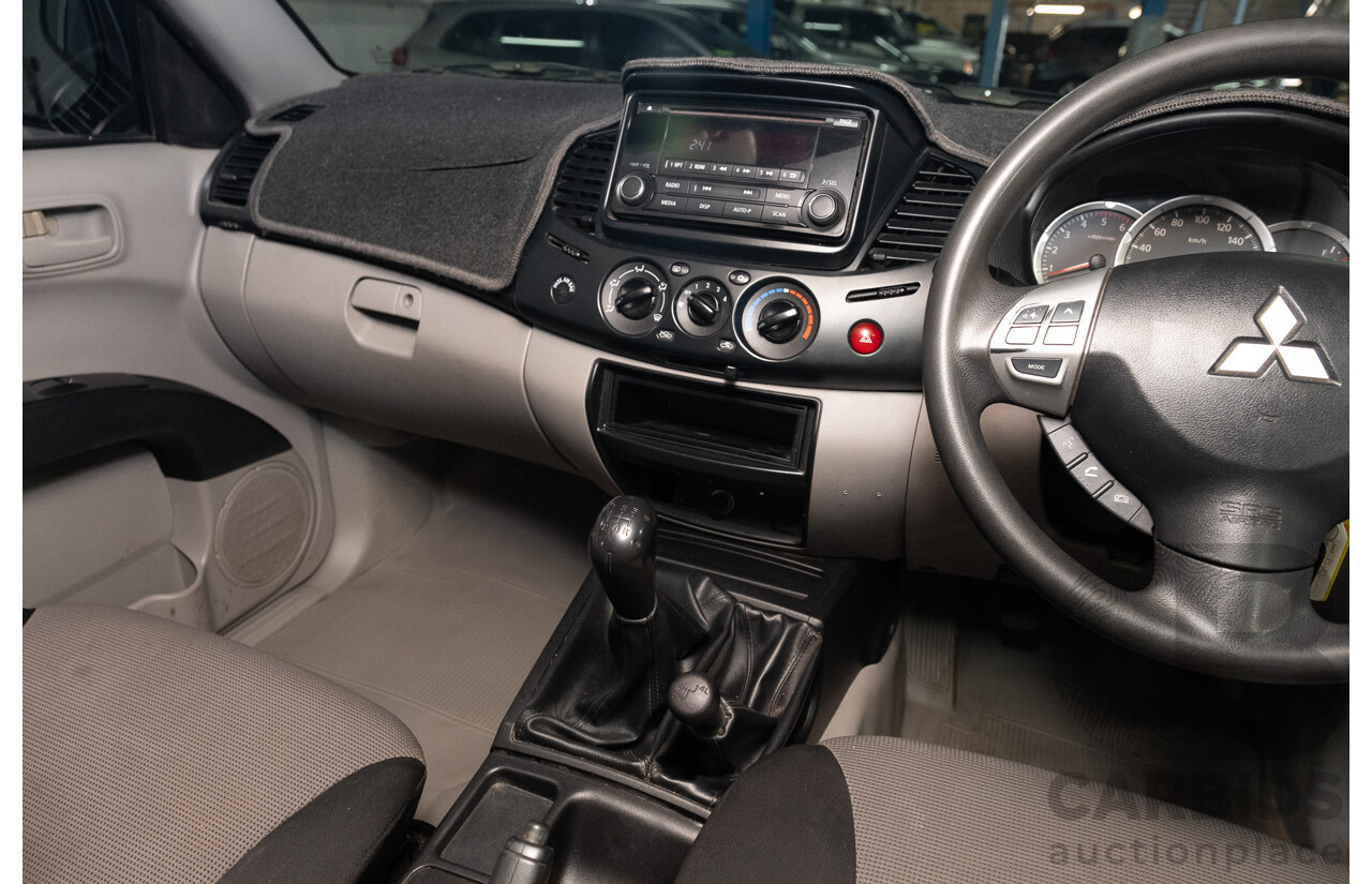 10/2014 Mitsubishi Triton Glx-R (4x4) MN MY14 Update 4d Double Cab Utility White Turbo Diesel 2.5L