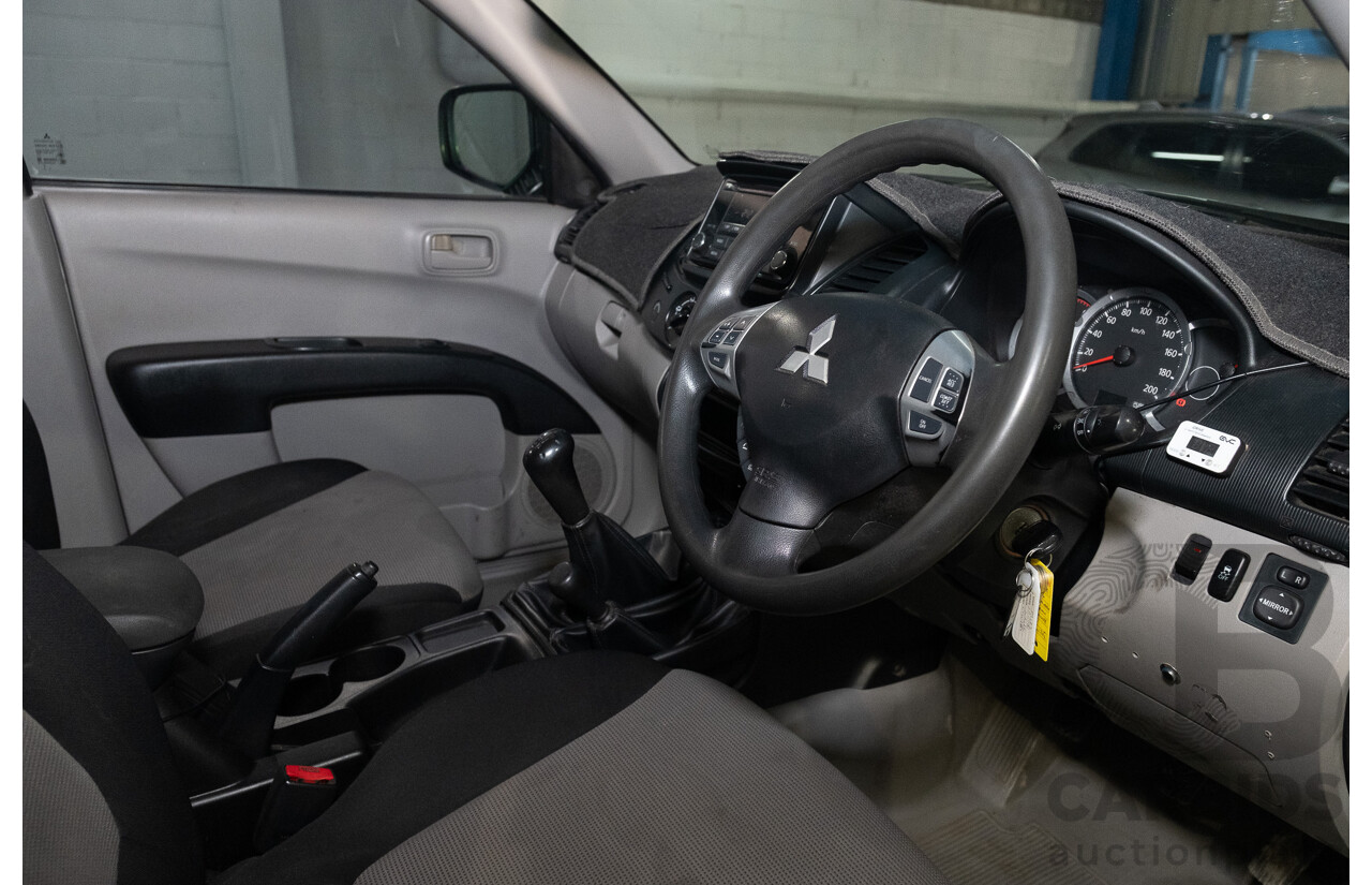 10/2014 Mitsubishi Triton Glx-R (4x4) MN MY14 Update 4d Double Cab Utility White Turbo Diesel 2.5L