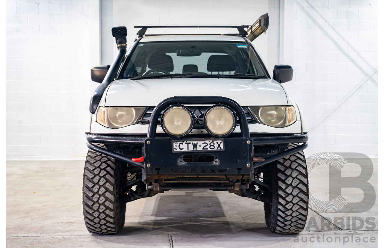 10/2014 Mitsubishi Triton Glx-R (4x4) MN MY14 Update 4d Double Cab Utility White Turbo Diesel 2.5L