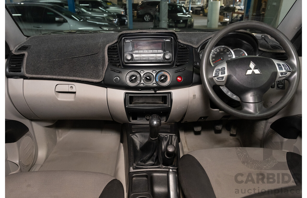 10/2014 Mitsubishi Triton Glx-R (4x4) MN MY14 Update 4d Double Cab Utility White Turbo Diesel 2.5L