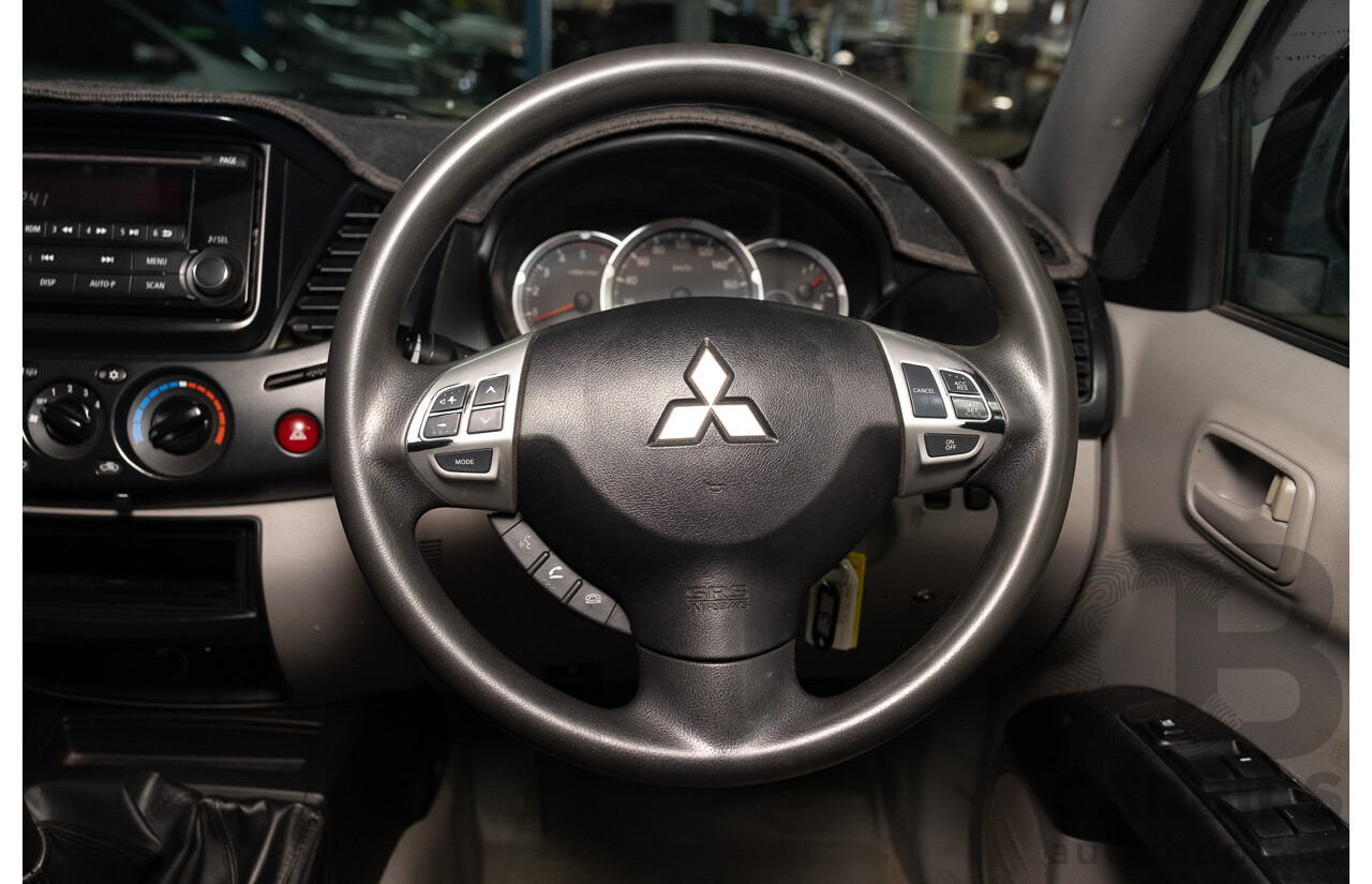 10/2014 Mitsubishi Triton Glx-R (4x4) MN MY14 Update 4d Double Cab Utility White Turbo Diesel 2.5L