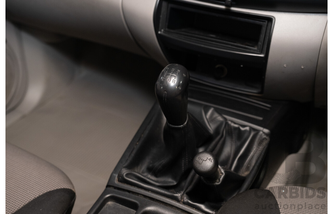 10/2014 Mitsubishi Triton Glx-R (4x4) MN MY14 Update 4d Double Cab Utility White Turbo Diesel 2.5L