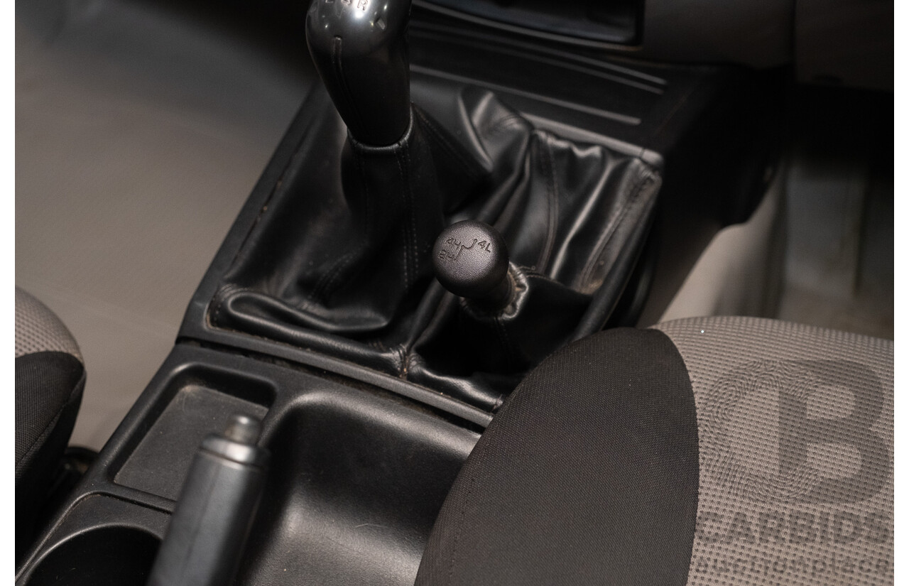 10/2014 Mitsubishi Triton Glx-R (4x4) MN MY14 Update 4d Double Cab Utility White Turbo Diesel 2.5L