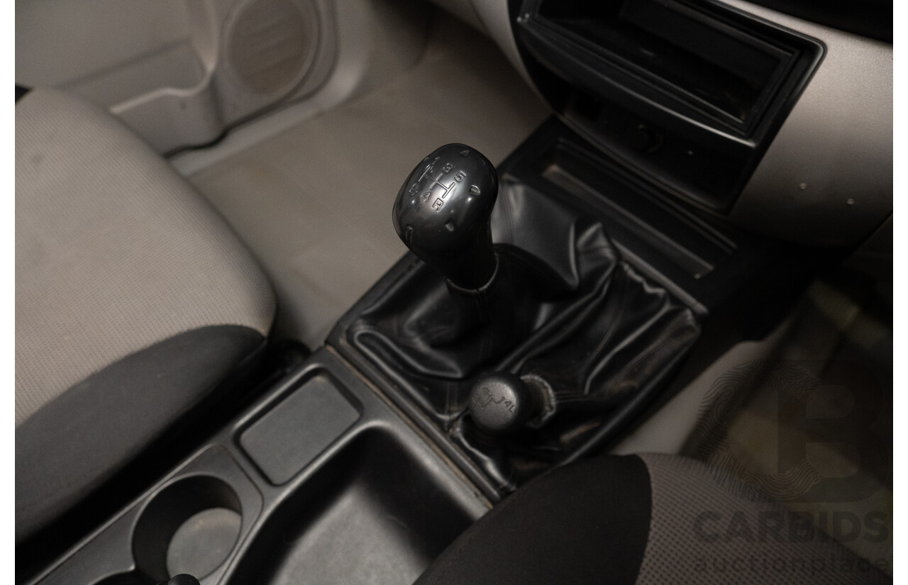 10/2014 Mitsubishi Triton Glx-R (4x4) MN MY14 Update 4d Double Cab Utility White Turbo Diesel 2.5L