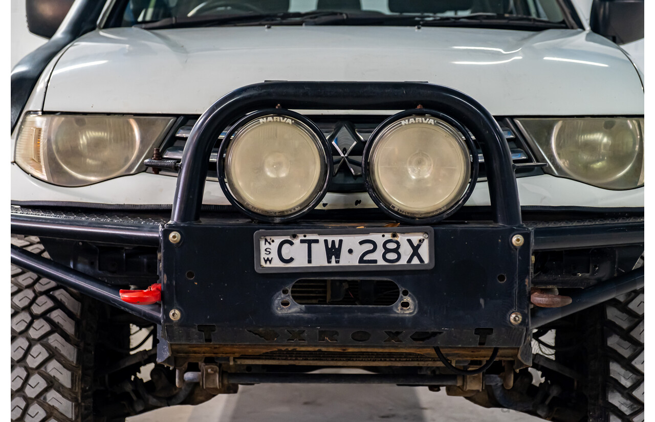 10/2014 Mitsubishi Triton Glx-R (4x4) MN MY14 Update 4d Double Cab Utility White Turbo Diesel 2.5L