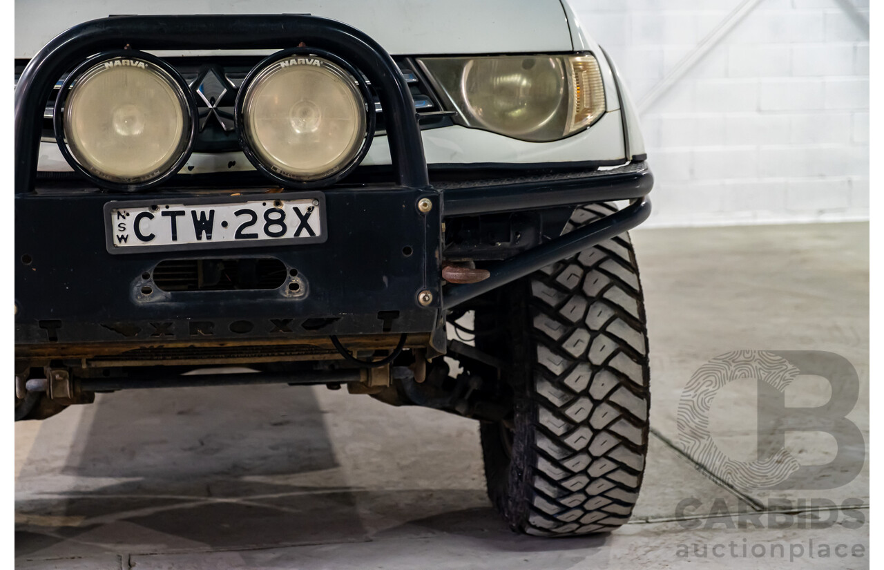 10/2014 Mitsubishi Triton Glx-R (4x4) MN MY14 Update 4d Double Cab Utility White Turbo Diesel 2.5L