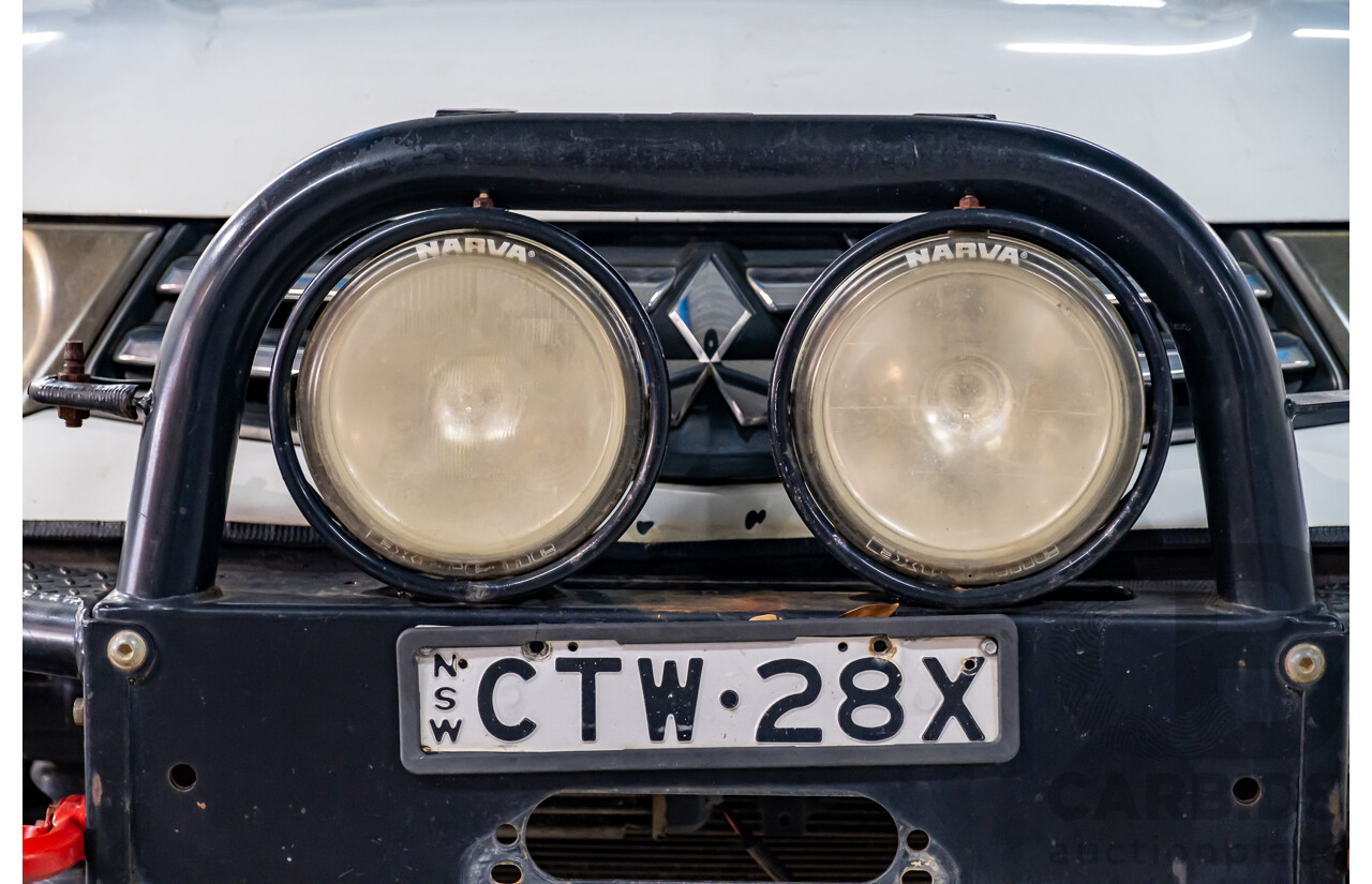 10/2014 Mitsubishi Triton Glx-R (4x4) MN MY14 Update 4d Double Cab Utility White Turbo Diesel 2.5L