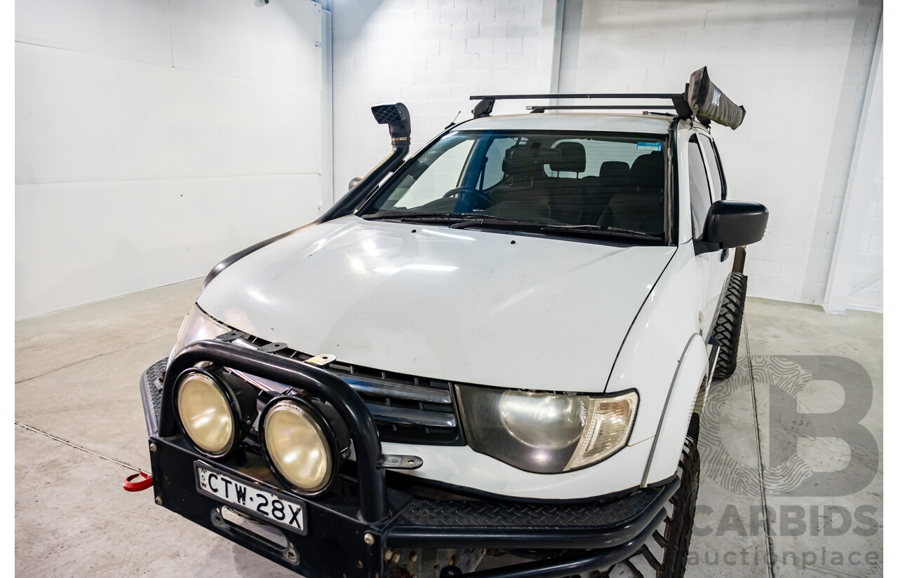 10/2014 Mitsubishi Triton Glx-R (4x4) MN MY14 Update 4d Double Cab Utility White Turbo Diesel 2.5L