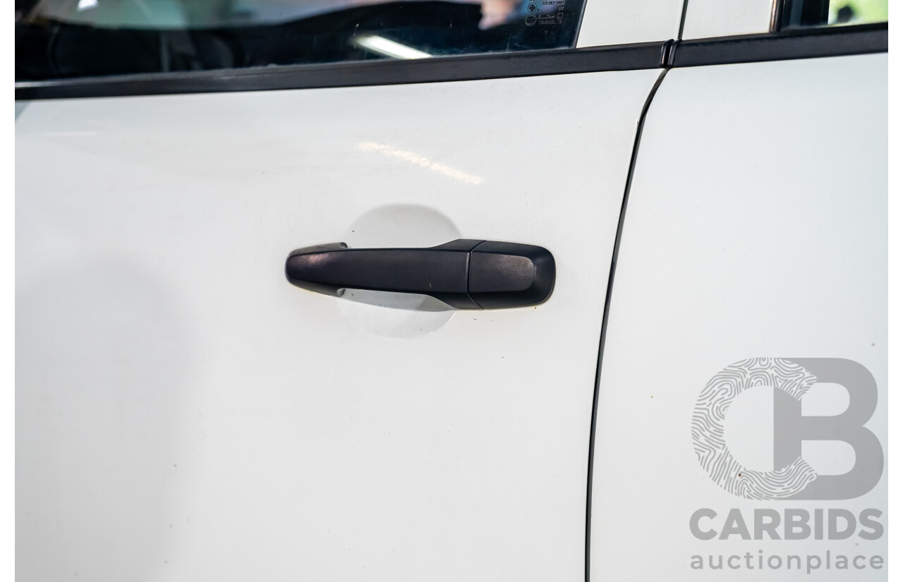 10/2014 Mitsubishi Triton Glx-R (4x4) MN MY14 Update 4d Double Cab Utility White Turbo Diesel 2.5L