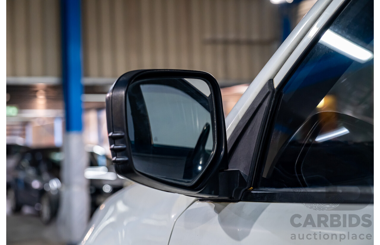 10/2014 Mitsubishi Triton Glx-R (4x4) MN MY14 Update 4d Double Cab Utility White Turbo Diesel 2.5L