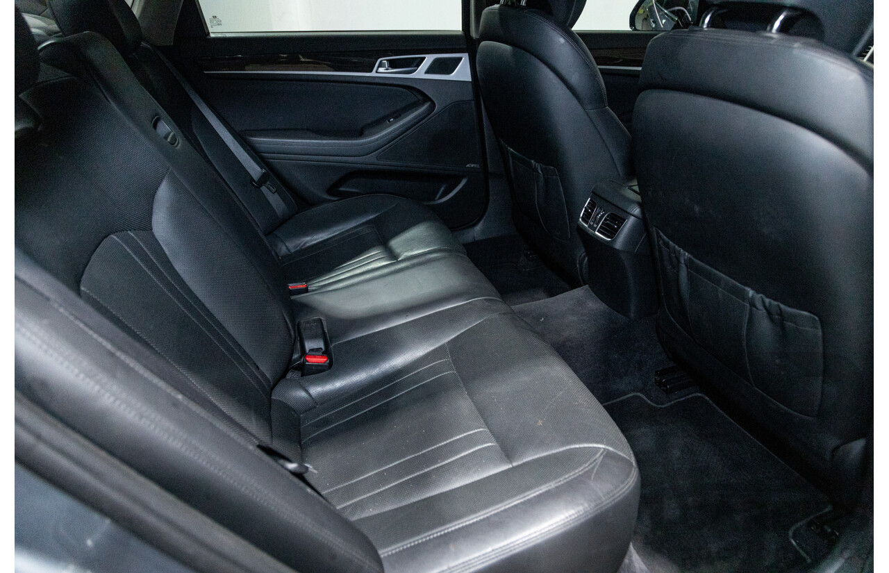 5/2015 Hyundai Genesis DH 4d Sedan Metallic Grey V6 3.8L