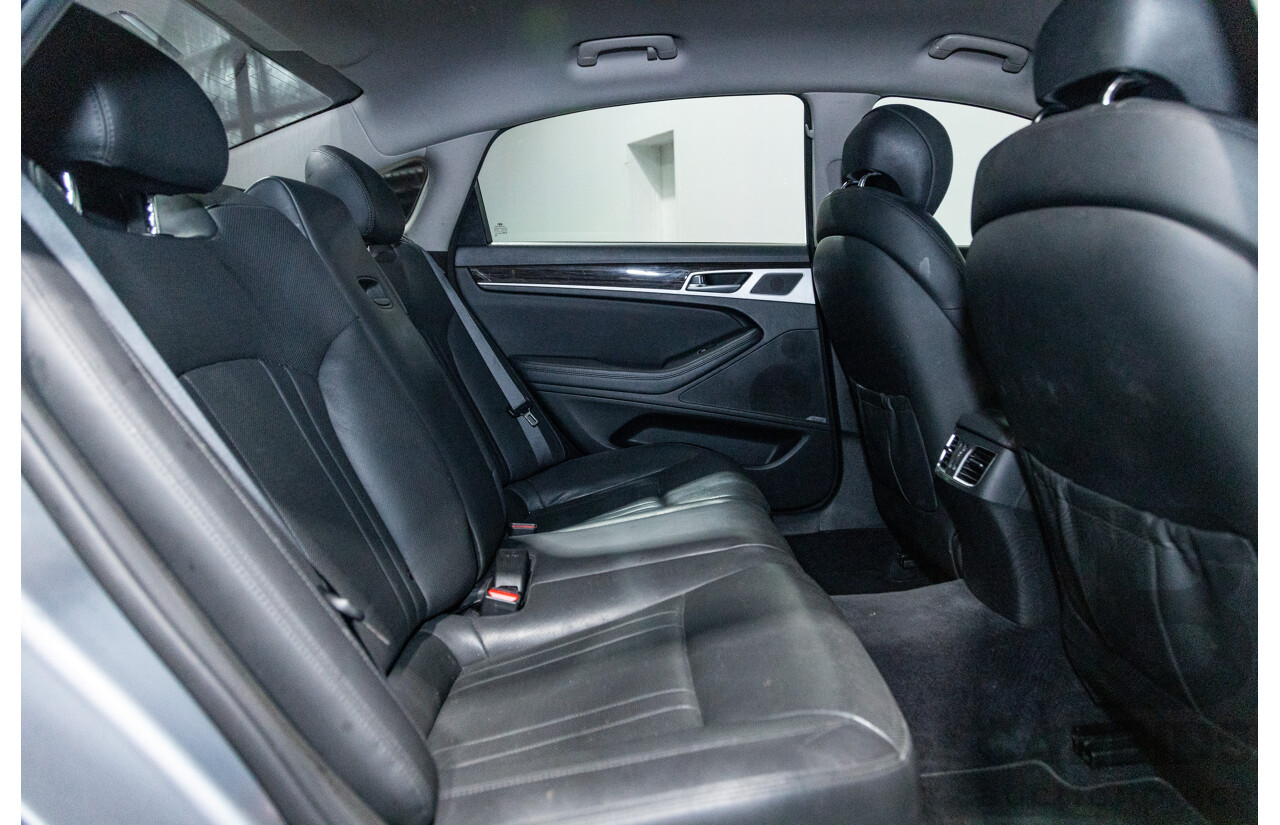 5/2015 Hyundai Genesis DH 4d Sedan Metallic Grey V6 3.8L