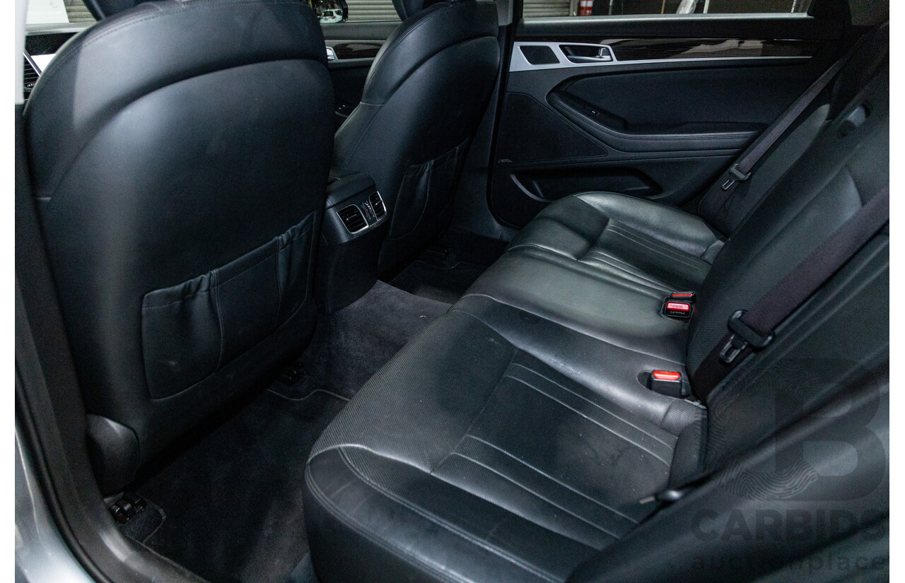 5/2015 Hyundai Genesis DH 4d Sedan Metallic Grey V6 3.8L